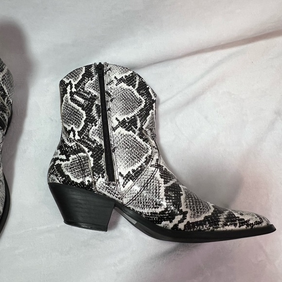 JOL Molly Faux Snakeskin Ankle Boots Women’s Size 7 Black and White - Picture 11 of 16